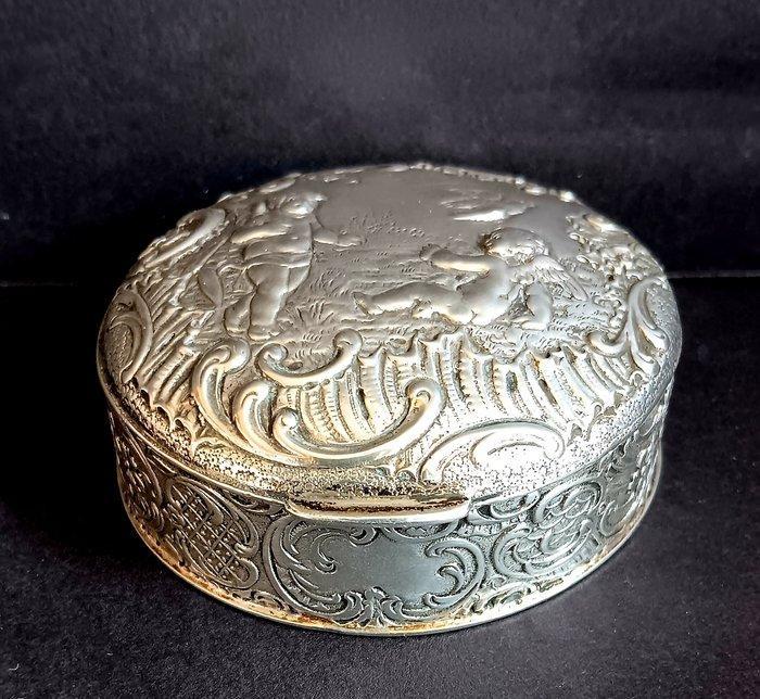 Doos - .800 zilver - Zilveren doos met cherubijnen., Antiek en Kunst, Antiek | Goud en Zilver