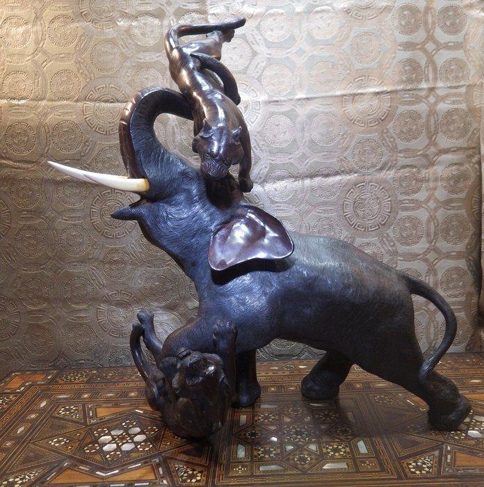 Brons - Olifant aangevallen door twee tijgers - Meiji, Antiek en Kunst, Antiek | Overige Antiek