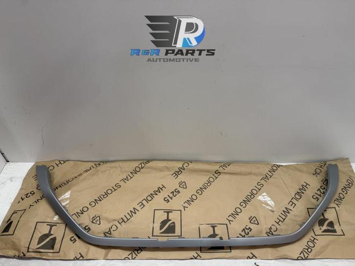 Voorbumper sierlijst - Zilver - Vw T-Roc - OEM: 2GA8075..., Auto-onderdelen, Carrosserie en Plaatwerk, Nieuw, Deur, Verzenden