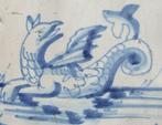 Tegel - Zeewezentegel met een Zeedraak. - 1700-1750