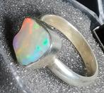 Opaal Cabochon gepolijst, gezet in ring - Hoogte: 10 mm -