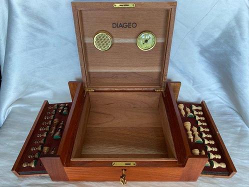 Schaakspel - Met luchtbevochtiger en hygrometer voor, Antiek en Kunst, Curiosa en Brocante