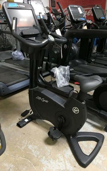 LIFE FITNESS Upright Bike Discover OPHEF hometrainer / bike beschikbaar voor biedingen