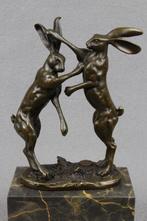 sculptuur, Boxing Hares - 25 cm - Gepatineerd brons