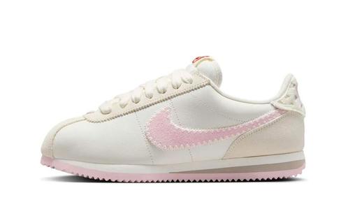 Nike Cortez Valentines Day (2025) (W), Kleding | Dames, Schoenen