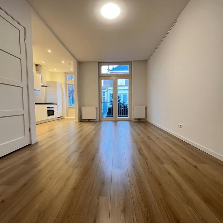 Gestoffeerd appartement met balkon en wasmachine in centrum, Huizen en Kamers, Huizen te huur, Direct bij eigenaar, Appartement