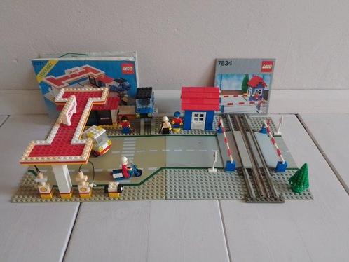 Lego - Legoland - 6371 en 7834 - Shell Service Station en, Kinderen en Baby's, Speelgoed | Duplo en Lego