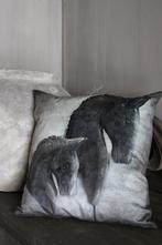 Sober velours kussen Paarden 40 x 40 cm, Huis en Inrichting, Woonaccessoires | Kussens, Ophalen of Verzenden, Nieuw