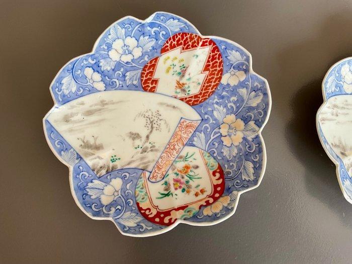 Set van 2 gebogen borden van Arita Imari porselein – Japan,, Antiek en Kunst, Antiek | Overige Antiek