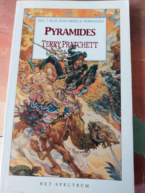 Schijfwereld 07 pyramides, Boeken, Overige Boeken, Ophalen of Verzenden