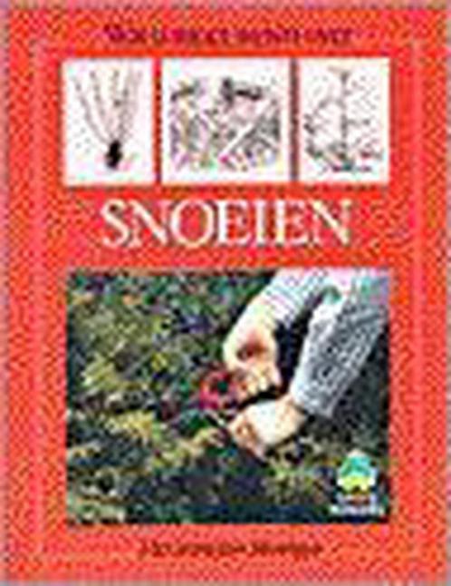 Wat u moet weten over snoeien / De groenboekerij G. Clarke, Boeken, Hobby en Vrije tijd, Zo goed als nieuw, Verzenden