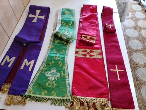 Loterij van 4 rooms-katholieke priesterstolen (4) - Zijde,, Antiek en Kunst, Antiek | Boeken en Bijbels