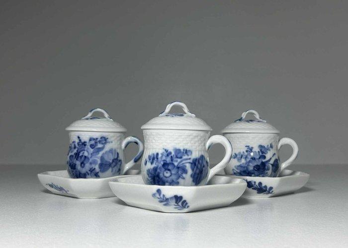 Royal Copenhagen - Beker (3) - Blue Flower 10/1542 and, Antiek en Kunst, Antiek | Meubels | Tafels