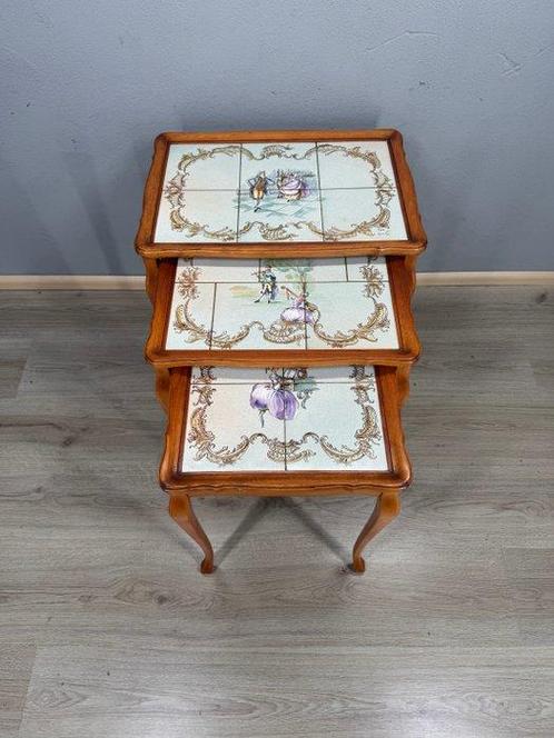 Tidaholms Möbelfabrik - Set bijzettafels - Hout, Keramiek -, Antiek en Kunst, Curiosa en Brocante