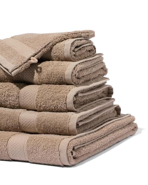 HEMA Handdoeken - zware kwaliteit taupe, Huis en Inrichting, Badkamer | Badtextiel en Accessoires, Nieuw, Verzenden