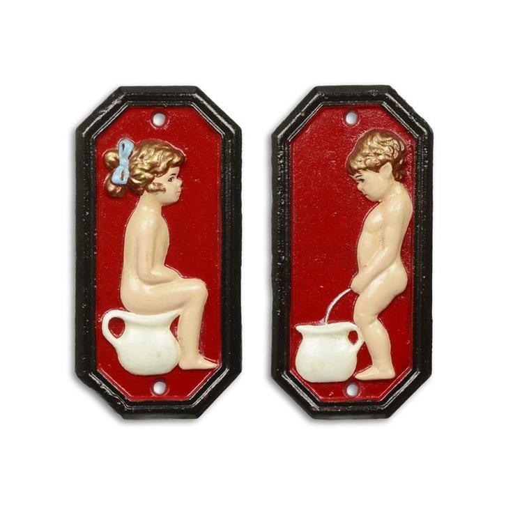 A PAIR OF CAST IRON BOY AND GIRL TOILET PLAQUES - RED, Antiek en Kunst, Kunst | Beelden en Houtsnijwerken, Verzenden