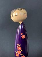 Kokeshi-pop getiteld “” (Camellias op een lentedos)