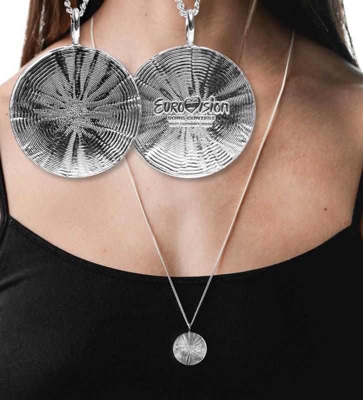 Officiële Eurovisie Songfestival sieraad Zilver, Postzegels en Munten, Munten en Bankbiljetten | Toebehoren, Verzenden