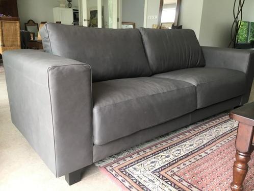Leren 3-zits bank met houten poten - grijs leer - Echt leer,, Huis en Inrichting, Banken | Bankstellen, 200 tot 250 cm, 75 tot 100 cm