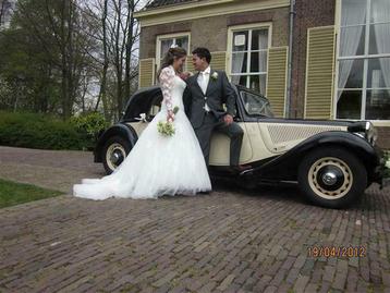 Citroen Traction Avant zwart-creme Trouwauto wedding beschikbaar voor biedingen