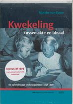 Kwekeling tussen akte en ideaal 9789085062684 M. van Essen, Verzenden, Zo goed als nieuw, M. van Essen