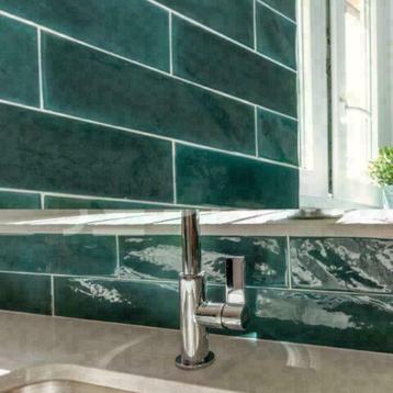 Donker groene handvorm of visgraattegels Opal Emerald 7,5x30 beschikbaar voor biedingen