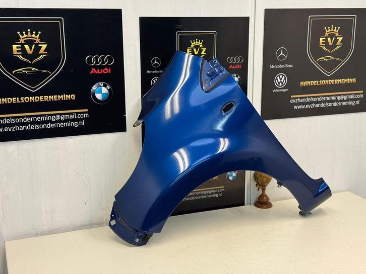 Peugeot 107 spatbord/voorscherm links voor bj.2006 blauw, Auto-onderdelen, Carrosserie en Plaatwerk, Gebruikt, Peugeot, Voor, Links