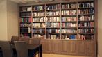 Maatwerk design boekenkasten in noten of eikenhout: Westra, Huis en Inrichting, Kasten | Boekenkasten, Nieuw, Met deur(en), Glas