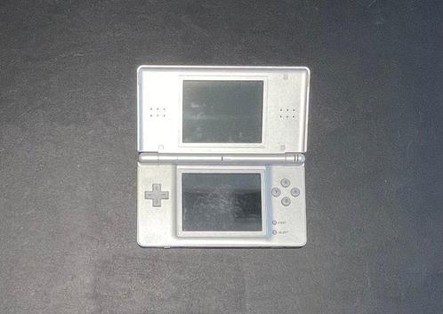 Nintendo - DS lite - silver edition with charger and games -, Spelcomputers en Games, Spelcomputers | Overige Accessoires