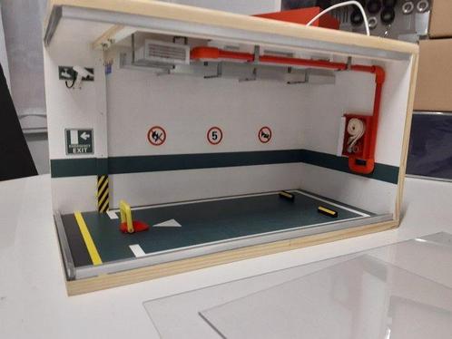 SD-Modelcartuning 1:18 - Modelauto - Parking diorama – Dit, Hobby en Vrije tijd, Modelauto's | 1:5 tot 1:12