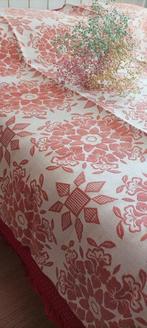 Bela, dubbelzijdige sprei met bloem- en geometrische