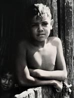 Alberto Korda (1928–2001) - Niños en cabaña humilde