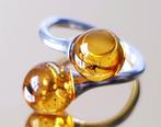 Zeldzame zilveren ring van natuurlijk Baltisch amber met