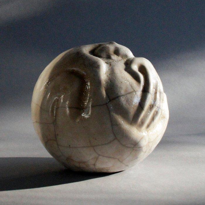 Adela Marchewka - Figuur - PRZYTULAS - Keramiek,, Antiek en Kunst, Kunst | Designobjecten