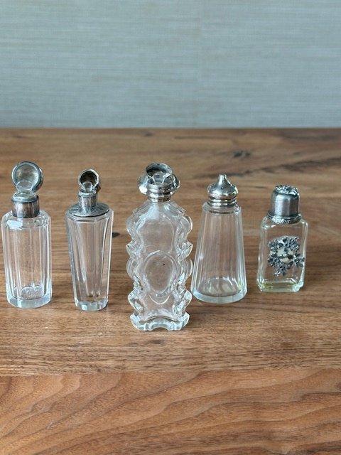 Parfumfles (4) - Drie Hollands kristallen parfumflesjes met, Antiek en Kunst, Antiek | Goud en Zilver