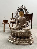 Buddha 18,5kg - witte metaal - Nepal, Antiek en Kunst