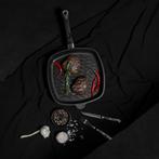 AMT Gastroguss Vierkante grillpan met BBQ-patroon - 28x28..., Huis en Inrichting, Keuken | Potten en Pannen, Ophalen of Verzenden