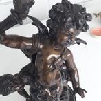 sculptuur, Cherubs with Torch - 48 cm - Gepatineerd brons -