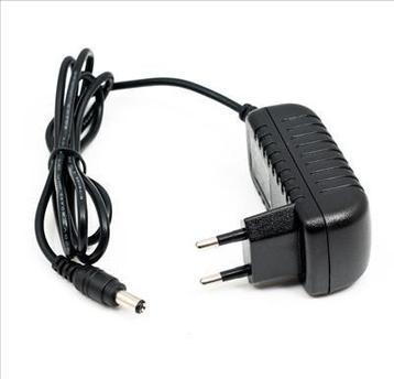 Adapter 12-volt 2 ampÃ¨re beschikbaar voor biedingen