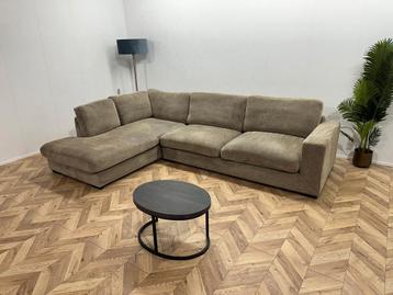 Ruime Beige Hoekbank ~ Losse Kussens Met Afneembare Hoezen beschikbaar voor biedingen
