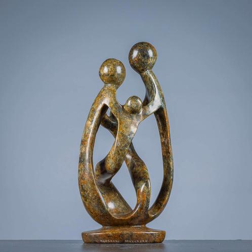 Randgandi Mazarog - Familiebeeld van vier personen, Antiek en Kunst, Kunst | Beelden en Houtsnijwerken, Ophalen of Verzenden