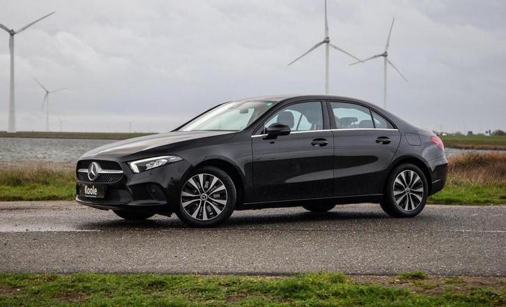 Mercedes-Benz A-Klasse A 250 e 218pk 8G-DCT 2021 Zwart, Auto's, Mercedes-Benz, Dealer onderhouden, Onderhoudsboekje, Te koop, Automaat