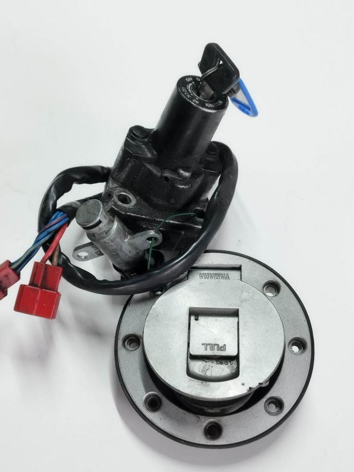 Slotenset / Yamaha TDM 850 tdm850 / 2 sleutels, Motoren, Onderdelen | Yamaha, Gebruikt, Verzenden