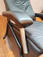 Fitform 614 Sta- Op en relax stoel in zwart leder NIEUWSTAAT, Huis en Inrichting, Minder dan 75 cm, Leer, Zo goed als nieuw, 50 tot 75 cm