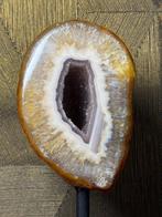 AA+ Quality agate on stand - Hoogte: 200 mm - Breedte: 100