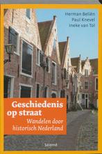 Wandelen door historisch Nederland / Geschiedenis op straat, Verzenden, Gelezen
