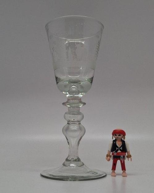 Wijnglas - Gegraveerd Het Groeijen en Bloeijen van Ossen en, Antiek en Kunst, Antiek | Glas en Kristal