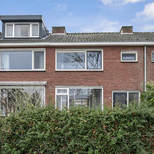 Ruime woning met 4 slaapkamers aan de Symfoniestraat 77 gevo, Huizen en Kamers, Huizen te huur, Direct bij eigenaar, (Studenten)kamer