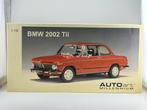 Autoart 1:18 - Modelauto - BMW 2002 Tii, Hobby en Vrije tijd, Nieuw