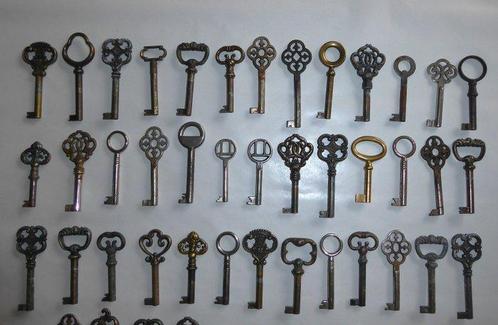 70 alte Schlüssel Key Cle mit Hohldorn für Möbel Schränke, Antiek en Kunst, Antiek | Speelgoed